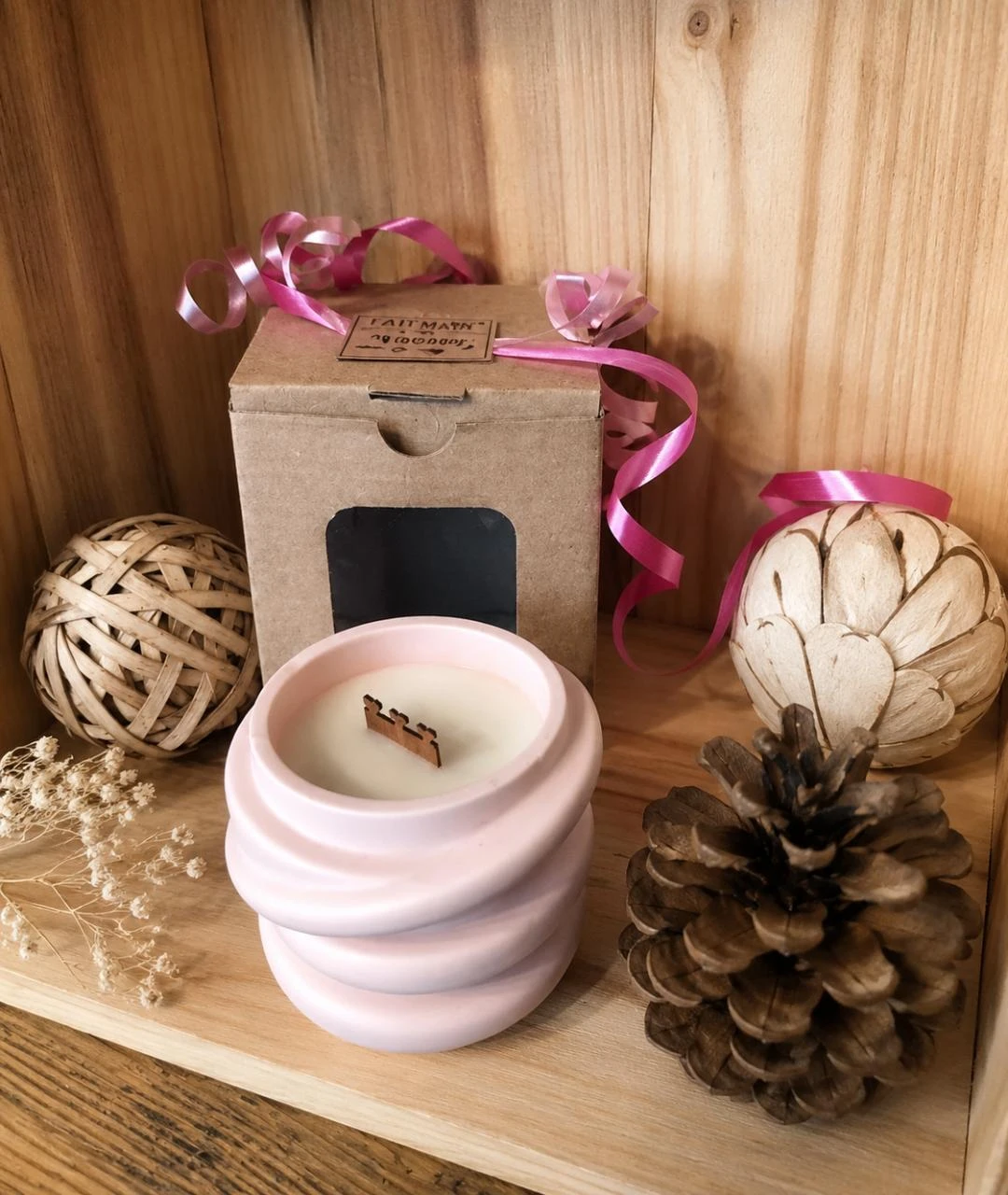Jolie pot en jesmonite fabrication artisanale et bougie ame soeur rose neuf